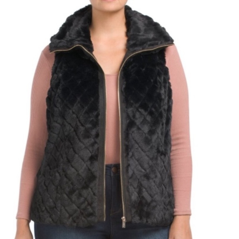 Carmen | Black Quilted Zipper Vest